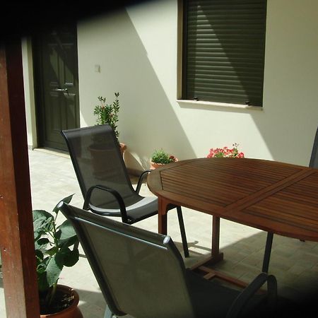 Artemis Appartments Pitsidia Exterior foto