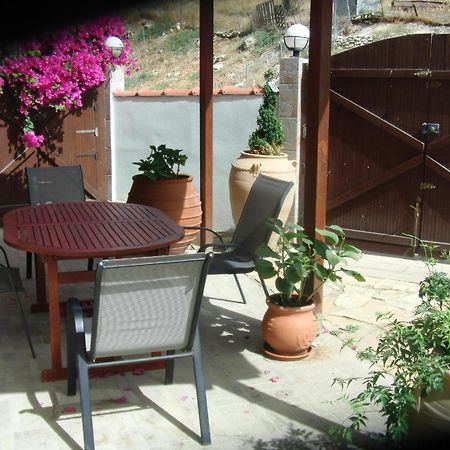 Artemis Appartments Pitsidia Exterior foto