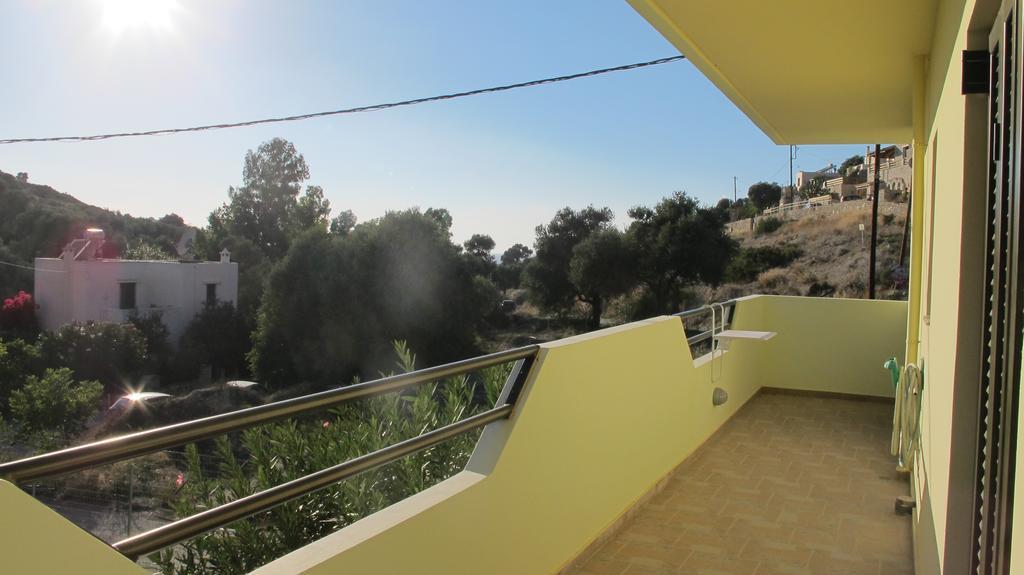 Artemis Appartments Pitsidia Exterior foto
